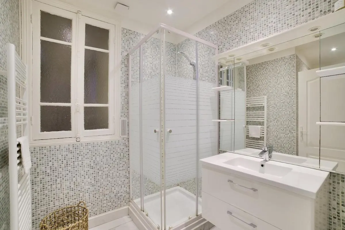 Апартаменты Stunning 2Br By The Port 20Min Walk To The Beach Ницца